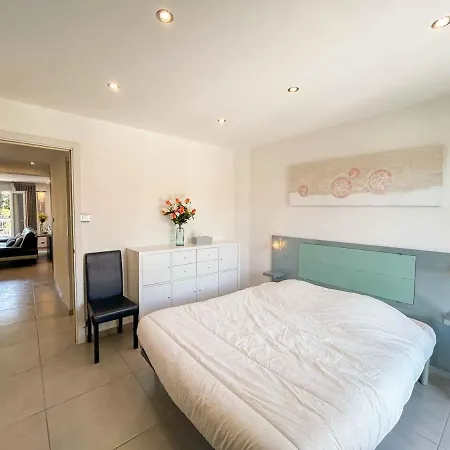 T3 Proche De La Avec Garage Apartmán *